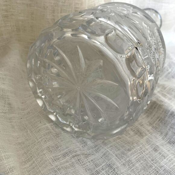 Vintage Etched Glass Decanter, Floral Design and Stopper – Mid-Century Barware - Picture 7 of 12